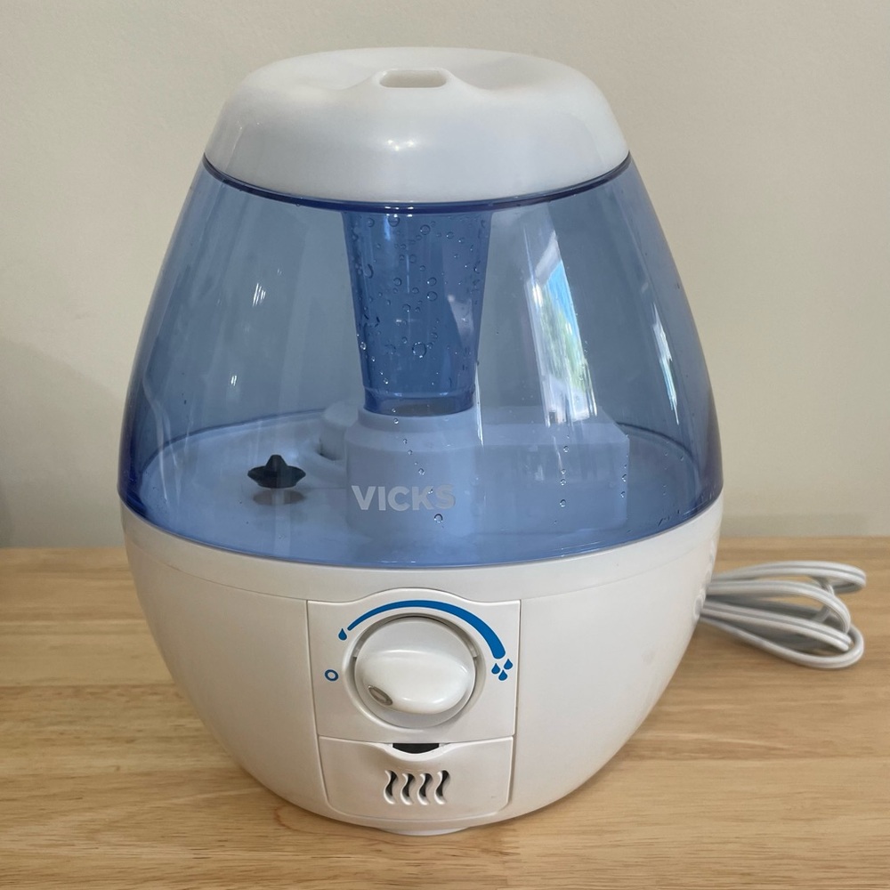 Vicks Mini Cool Mist Humidifier Filter-Free Quiet Auto Shut-Off 0.5gal VUL520W